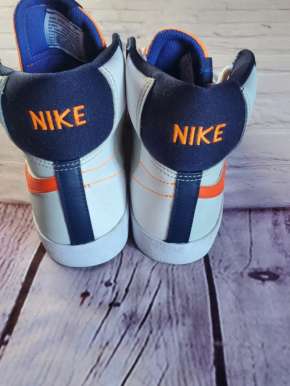 Nike Blazer Mid 77 SE Sneakers Size 5.5 Kids White Orange Blue FQ7413-100